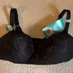 Vanity Fair Elegant Black Floral Bra